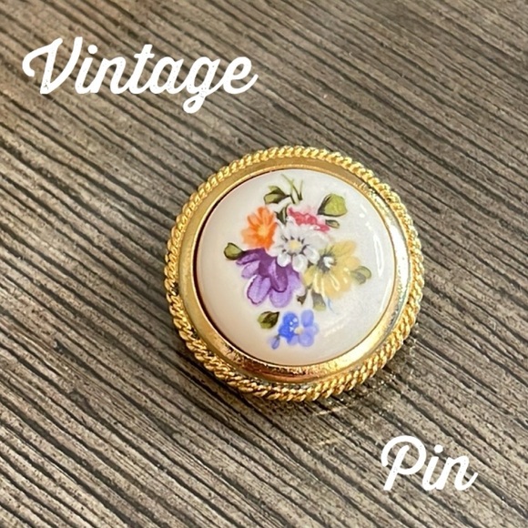 Vintage Jewelry - Vintage Made in Italy Ceramic Floral Cameo